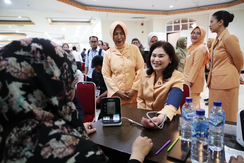 Peringati HUT DWP Ke-26 dan Hari Ibu Ke-97, DWP Kemenpora Gelar Baksos dan Cek Kesehatan Gratis