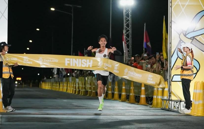 Sepatu Lari Robi Terjual ke Raffi Ahmad, Dana Lelang Untuk Pembangunan Masjid di Aceh