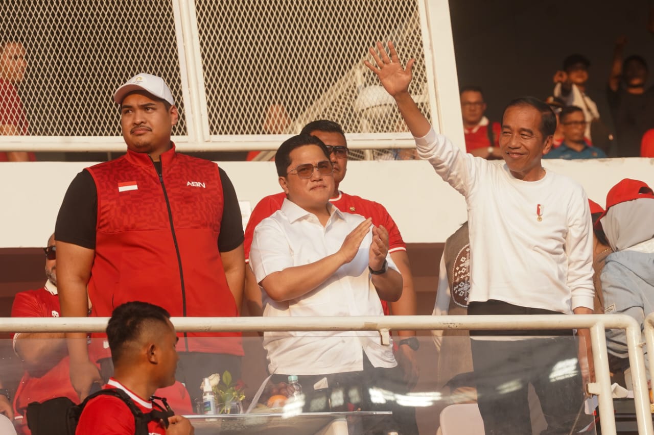 Menpora Dito Dampingi Presiden Jokowi Saksikan Timnas Indonesia Kontra Irak di Stadion Utama Gelora Bung Karno