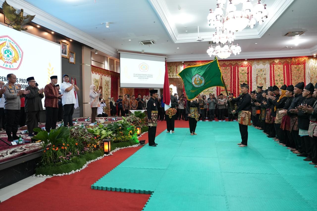 Menpora Dito Hadiri Pelantikan Pengurus Ikatan Pencak Silat Indonesia (IPSI) Sumatera Barat 2025-2029